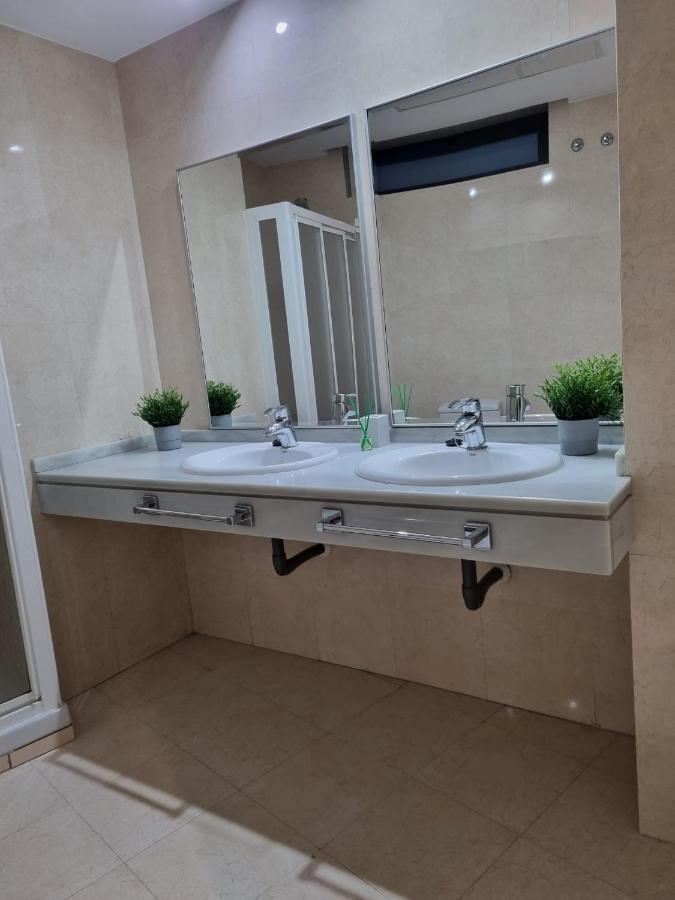 San Bernardo Family Apartment Севилья Экстерьер фото