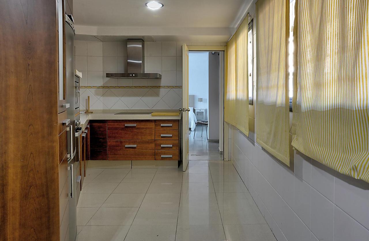 San Bernardo Family Apartment Севилья Экстерьер фото