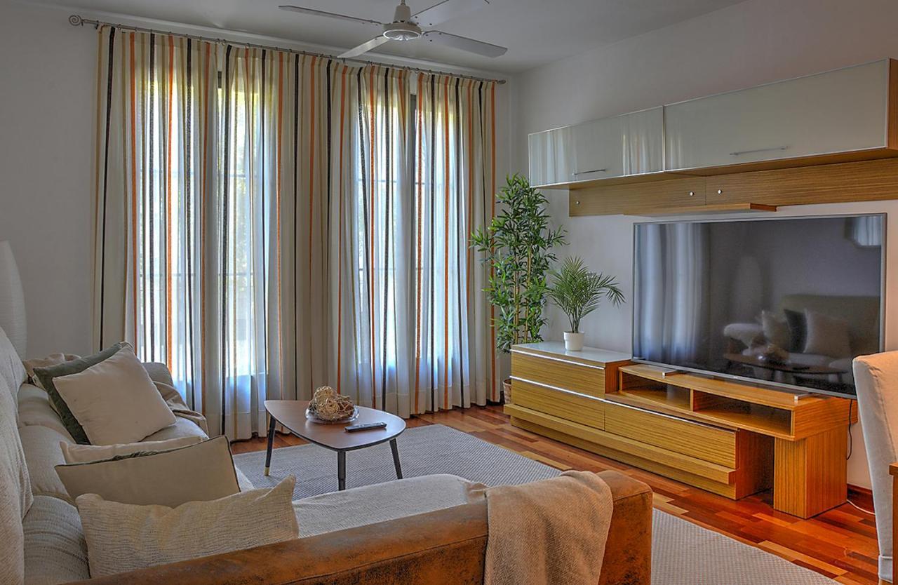 San Bernardo Family Apartment Севилья Экстерьер фото