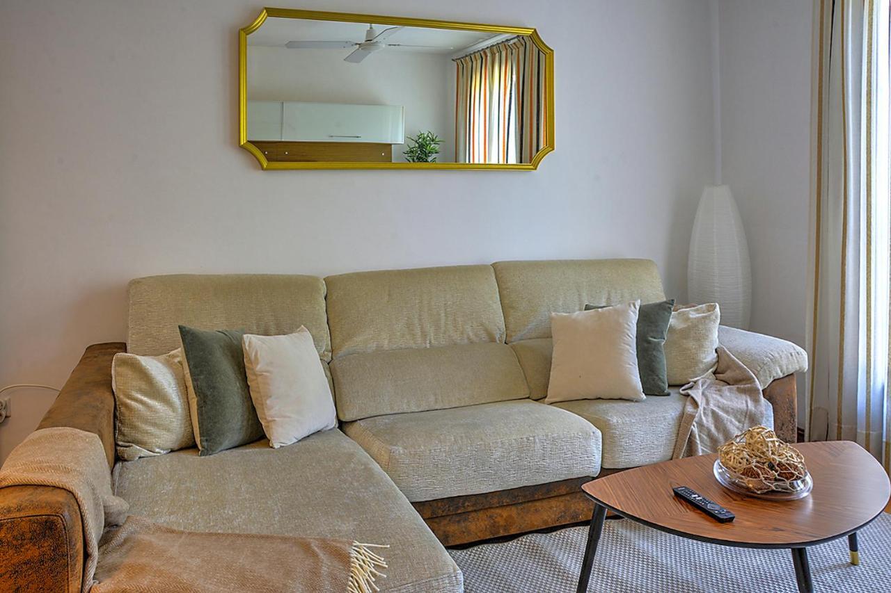 San Bernardo Family Apartment Севилья Экстерьер фото