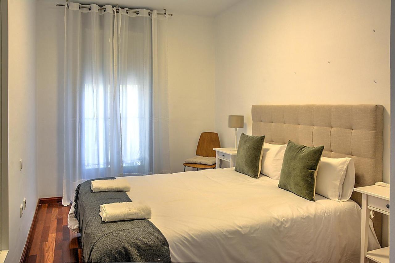 San Bernardo Family Apartment Севилья Экстерьер фото