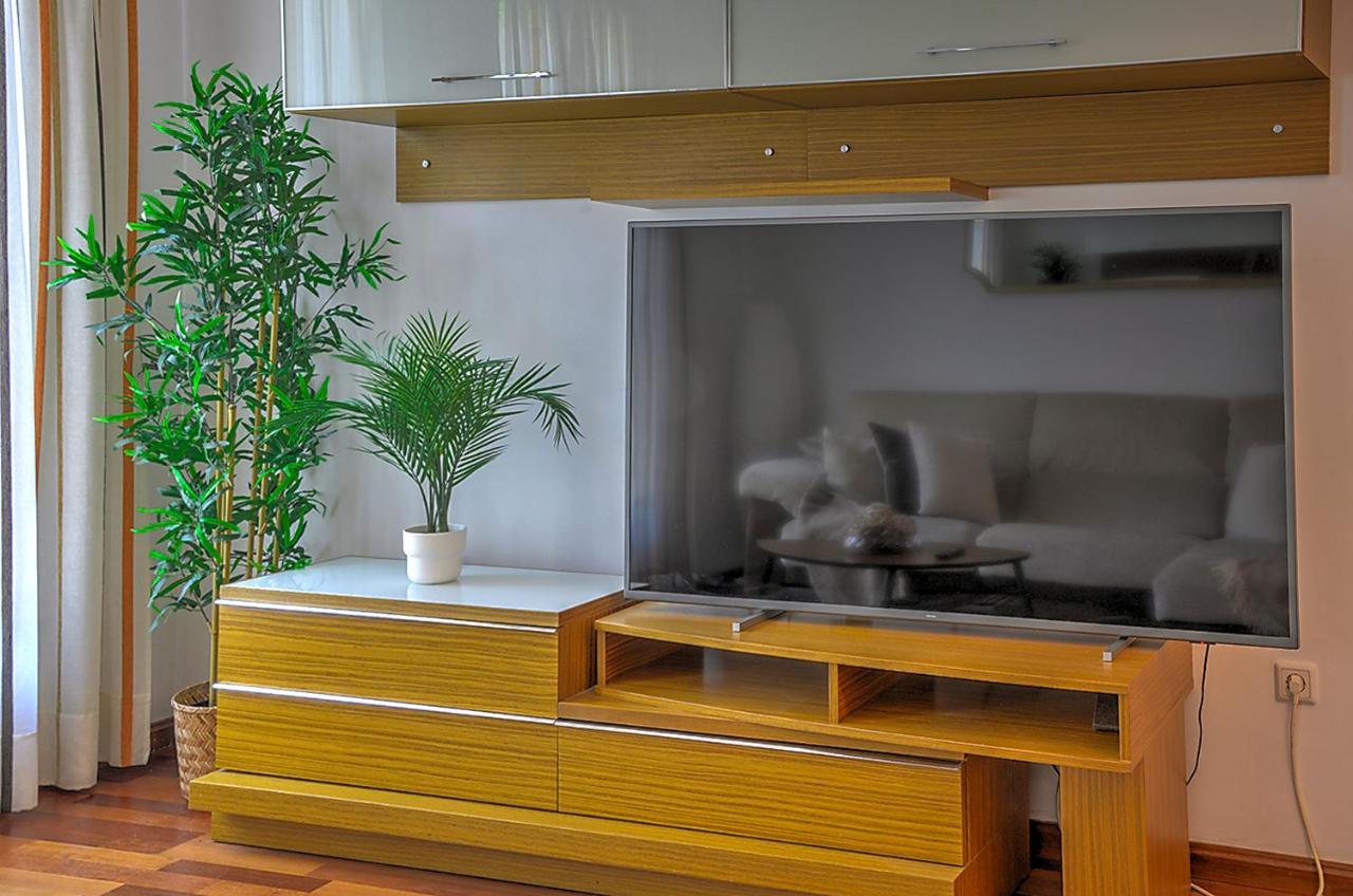 San Bernardo Family Apartment Севилья Экстерьер фото