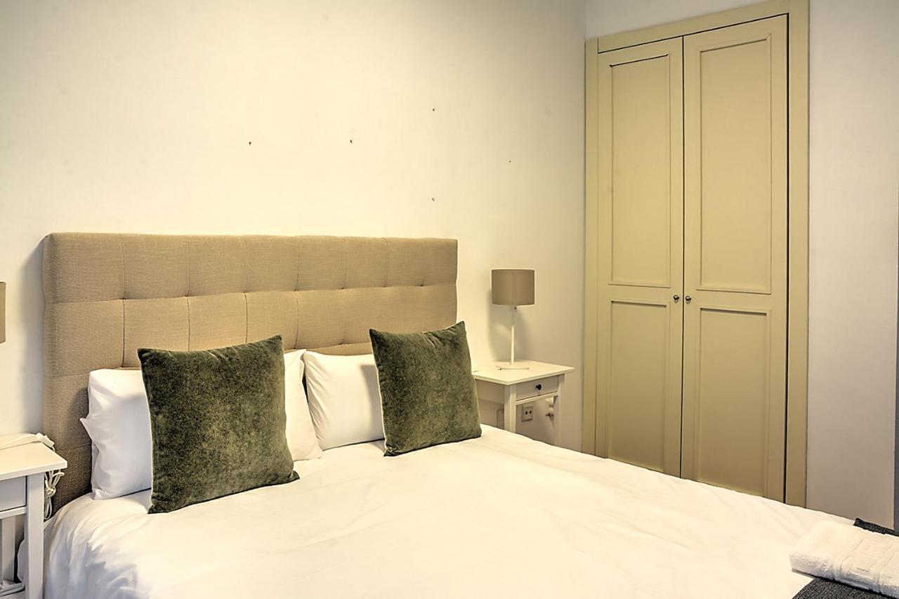 San Bernardo Family Apartment Севилья Экстерьер фото